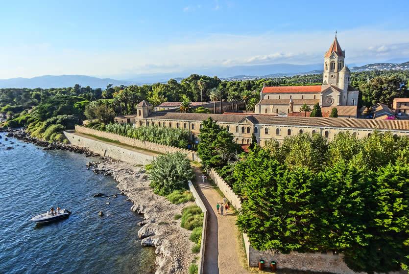 Biara Luar Biasa Untuk Dikunjungi di Prancis